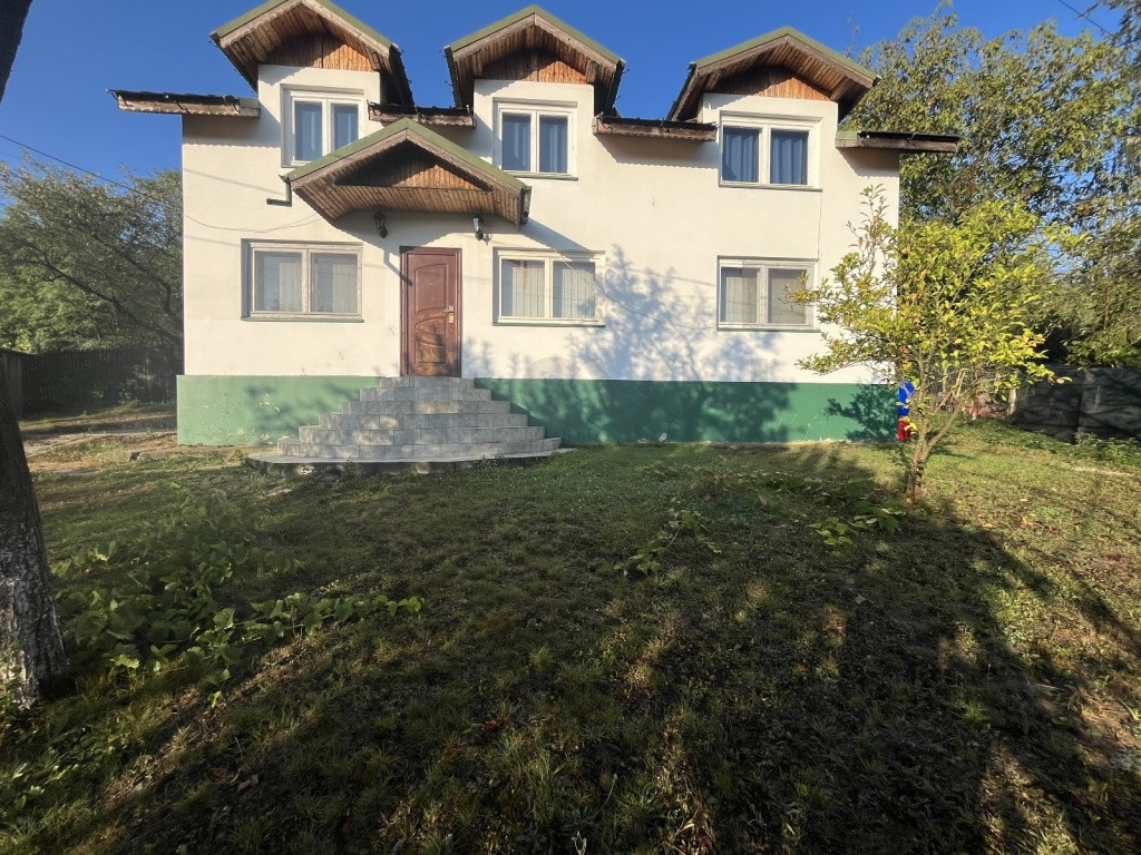 Casa mobilata si utilata cu vedere frumoasa