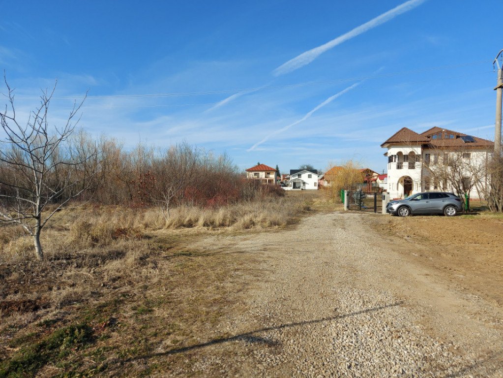 Loc de casă cu utilități, 944mp, 29m deschidere, Cioflice