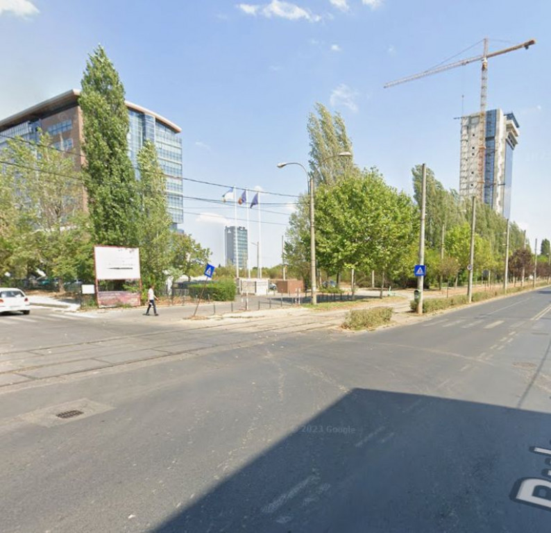 Zona Pajura-Expozitiei 2.800 mp teren deschidere 50