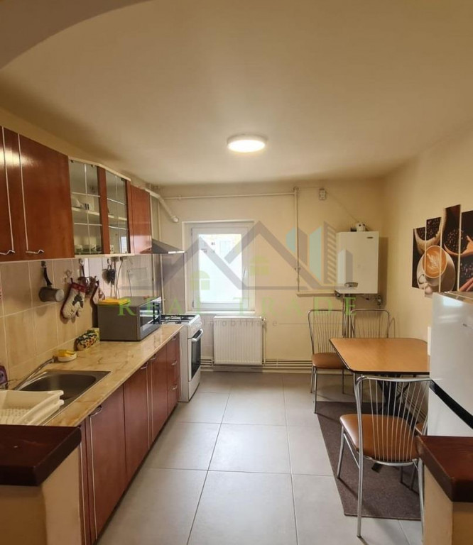 Apartament 3 camere decomandat Centrul Civic