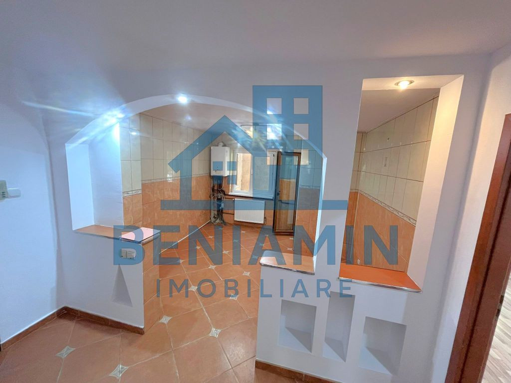 3 camere decomandat la etajul 1 in 1 Mai an 1985 centrala