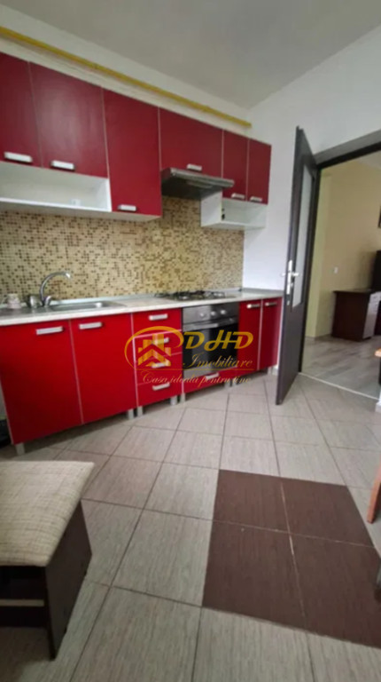 Inchiriez apartament cu 2 camere, semidecomandat in Valea Adanca