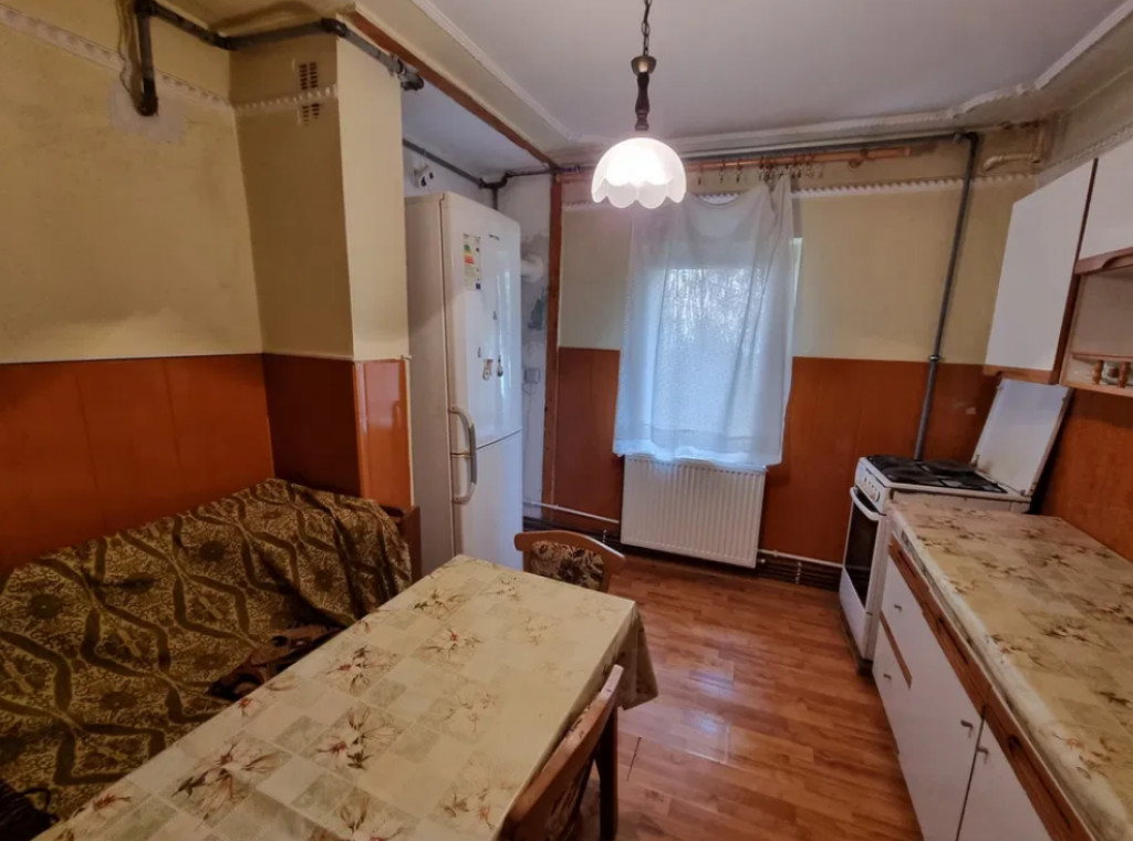 Apartament 3 camere, decomandat - zona Racadau