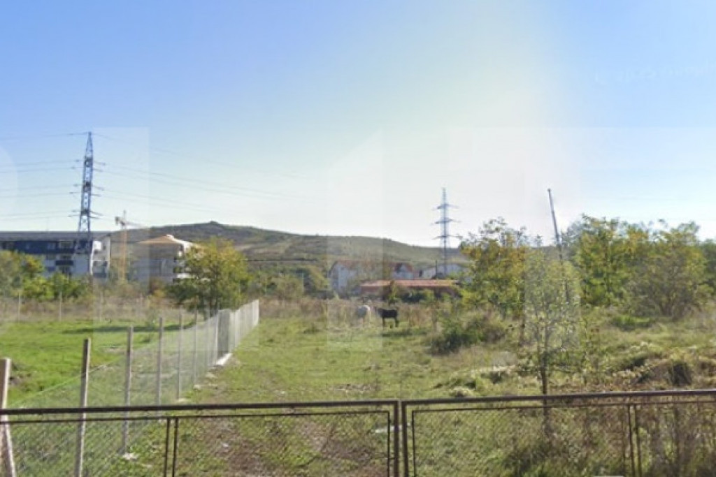 Teren intravilan 7,3 ari, zona Viisoara