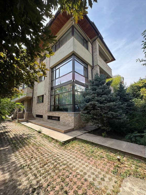 DE INCHIRIAT Apartament 4 camere în zona Baneasa