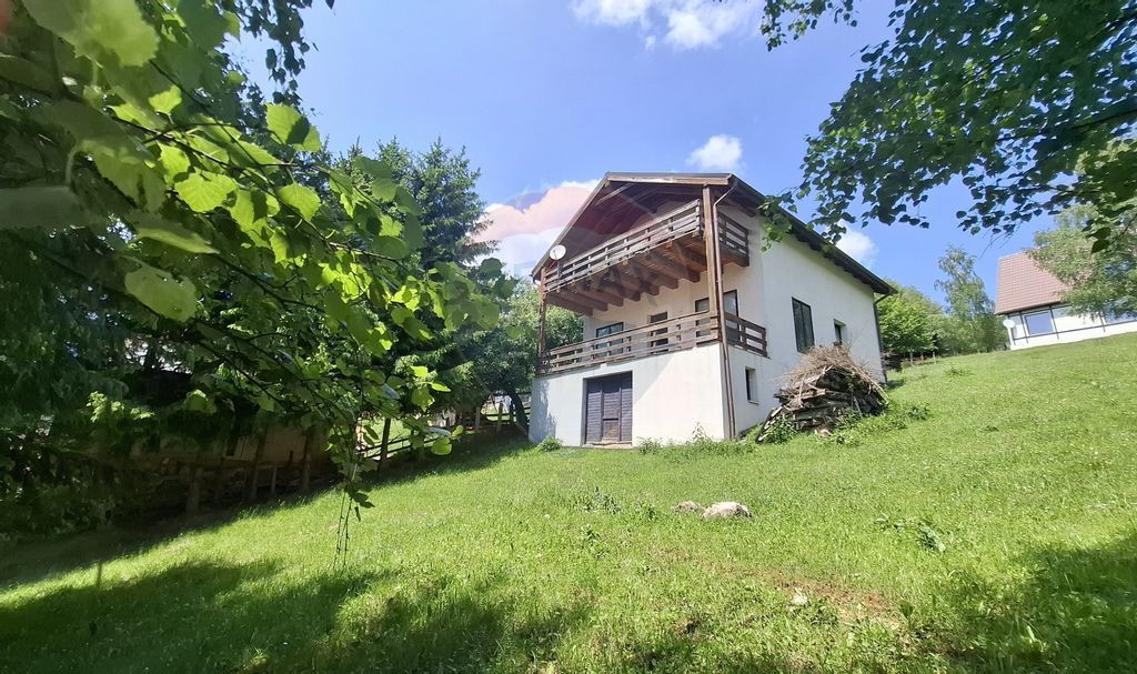 Casă de vacanță in Măgura, la poalele Munților Piatr...