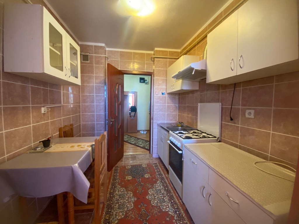 Apartament 2 cam decomandat, centrală termică, mobilat și utilat