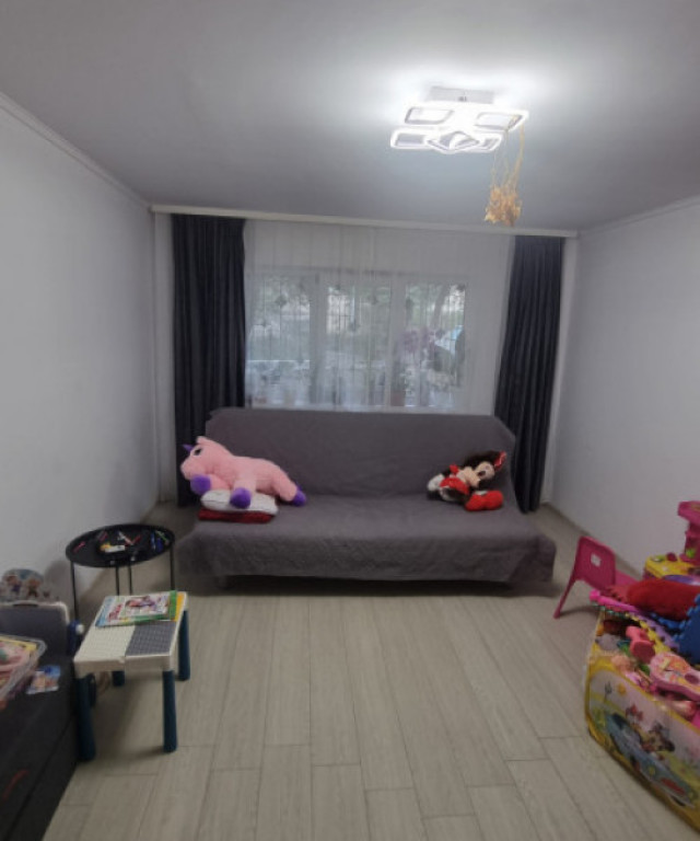 Apartament 3 camere, 64 mp utili, zona Rovine