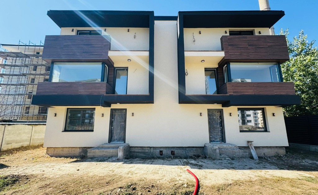 || BERCENI || Casa tip duplex | 133 mp utili | 180 mp teren