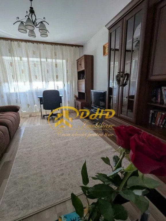 Apartament cu 3 camere de închiriat situat Bl. Independenței