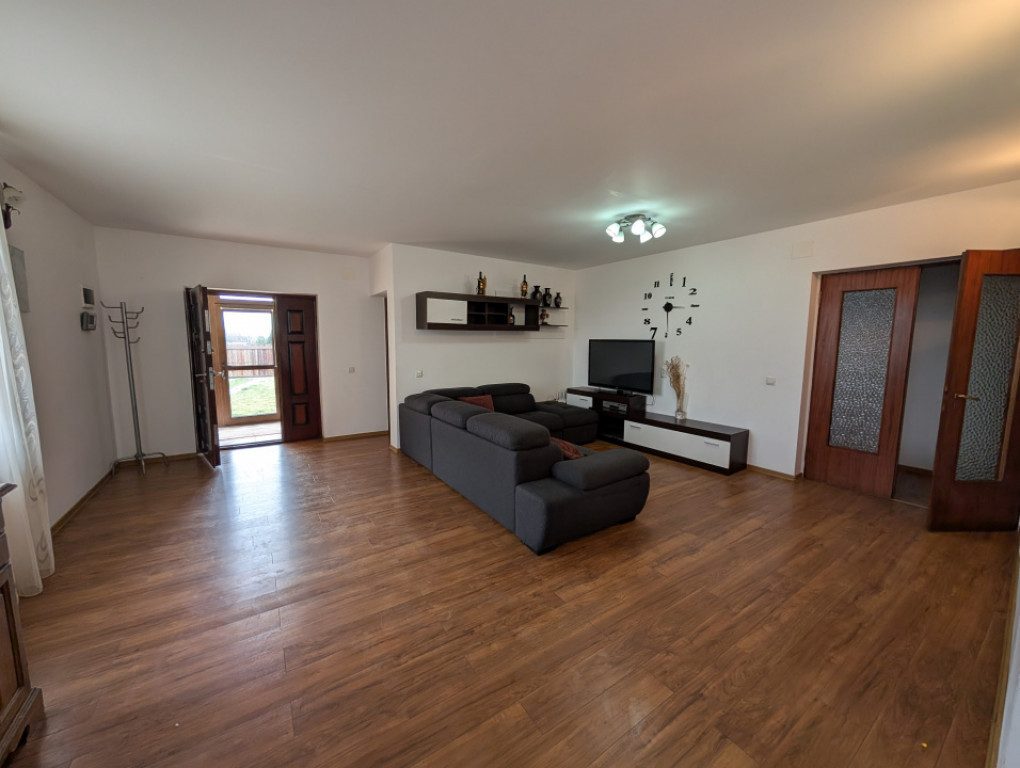 Casa 4 dormitoare, teren 2000m