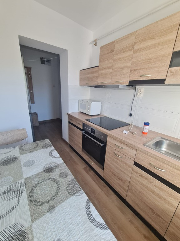 Se da in chirie apartament 3 camere, Dacia