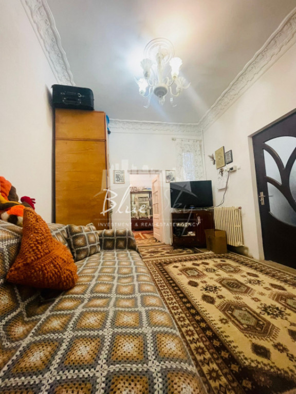 Casă interbelică - 5 camere, central, aproape de Liceul P