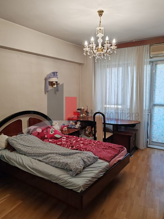 Apartament 4 camere cu centrală - Vasile Lascar