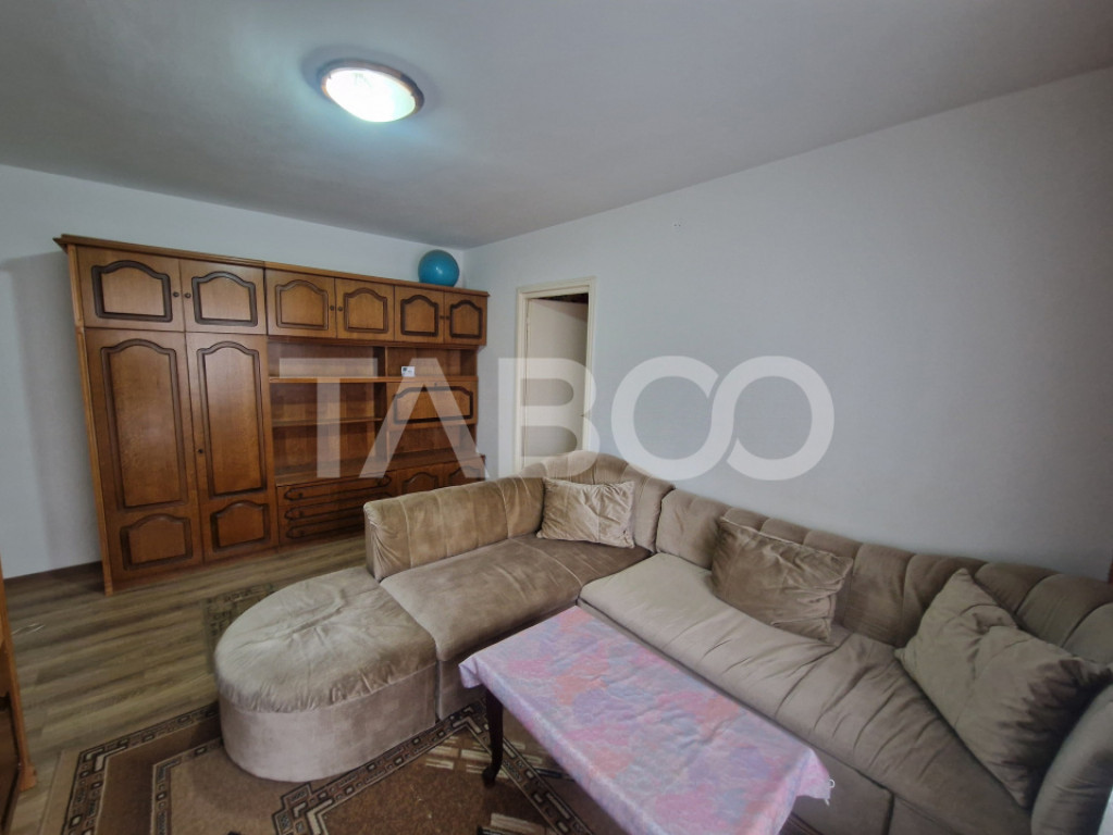 Apartament 2 camere etaj intermediar 1 langa scola in cartie