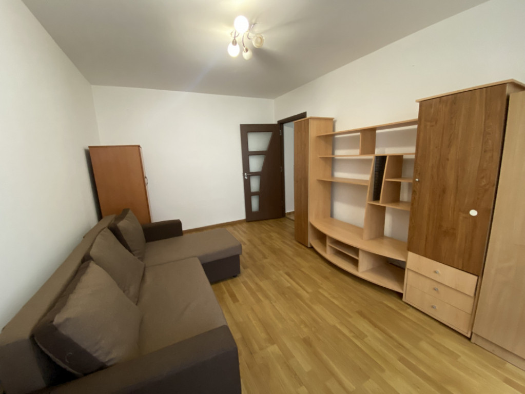 Apartament 2 camere decomandat cu loc de parcare si balcon,