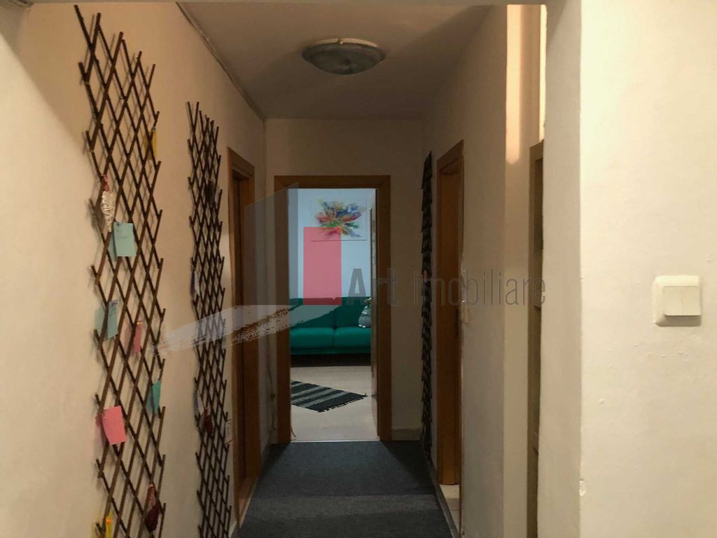 Vânzare apartament decomandat 2 camere Tineretului - Pal...