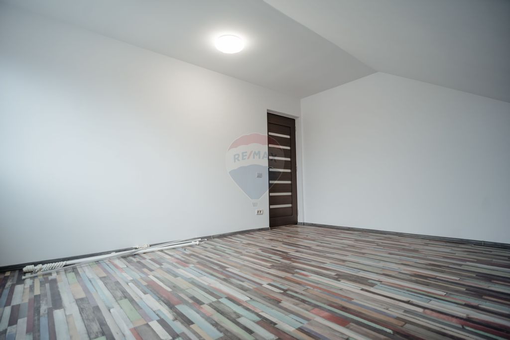 Apartament cu 3 camere de vânzare în zona Burdujeni
