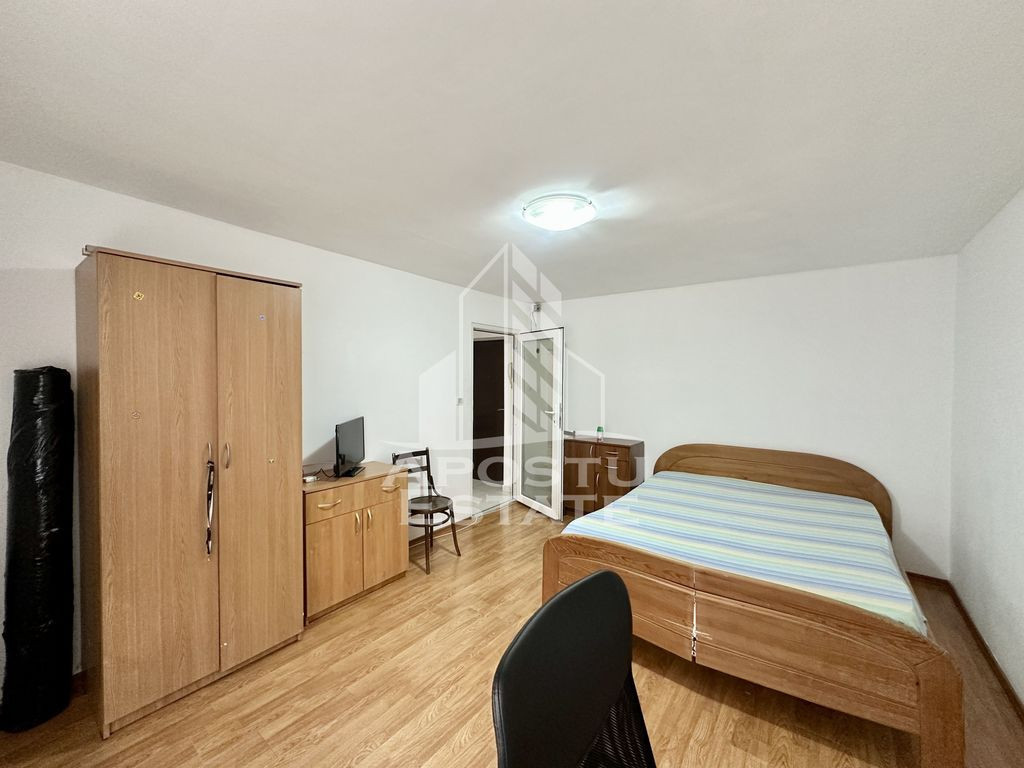 Apartament cu o camere, etajul intai, zona Lipovei