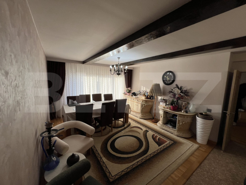 VILĂ deosebită cu piscină și panoramă spre pădure