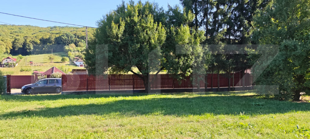 Teren intravilan 2160 mp – Poienița, Livezeni | Zonă lin