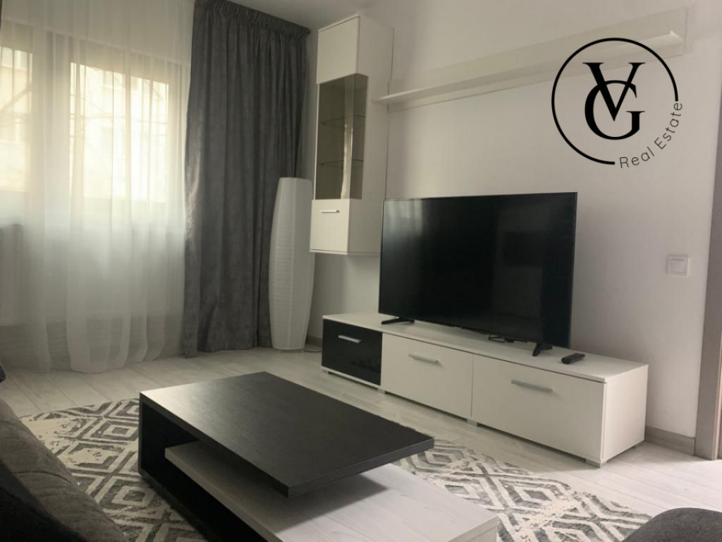 Apartament 3 camere - zona Casa de Cultura