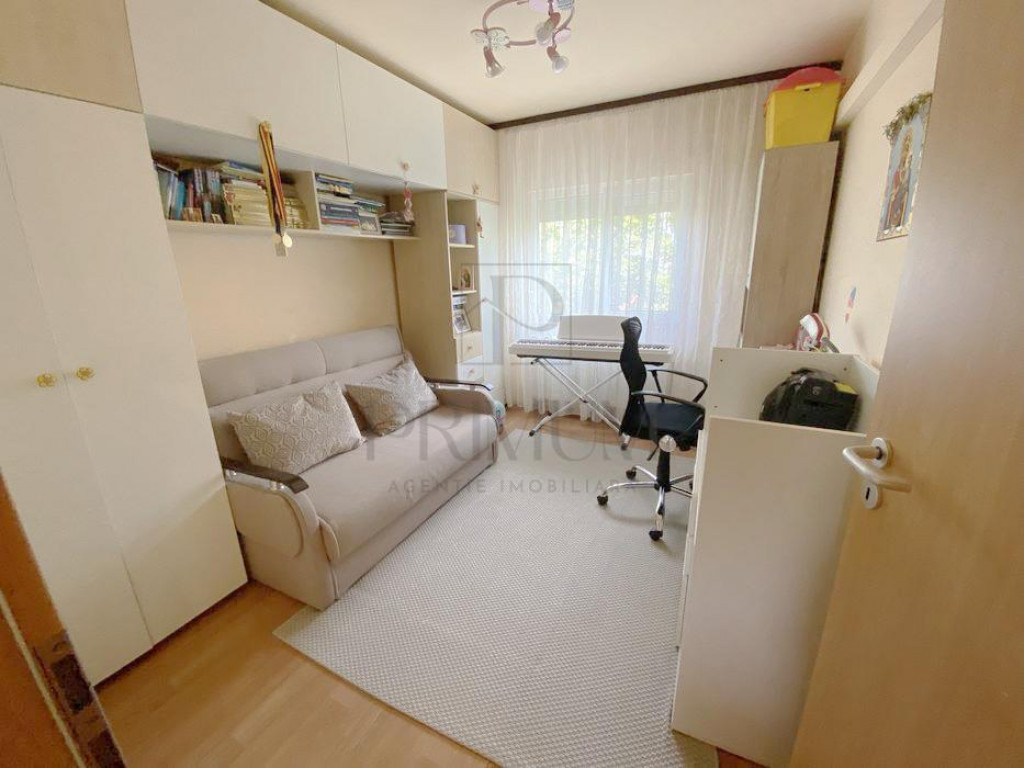 LIPOVEI - 3 Camere - Decomandat - Renovat - Etaj Intermediar