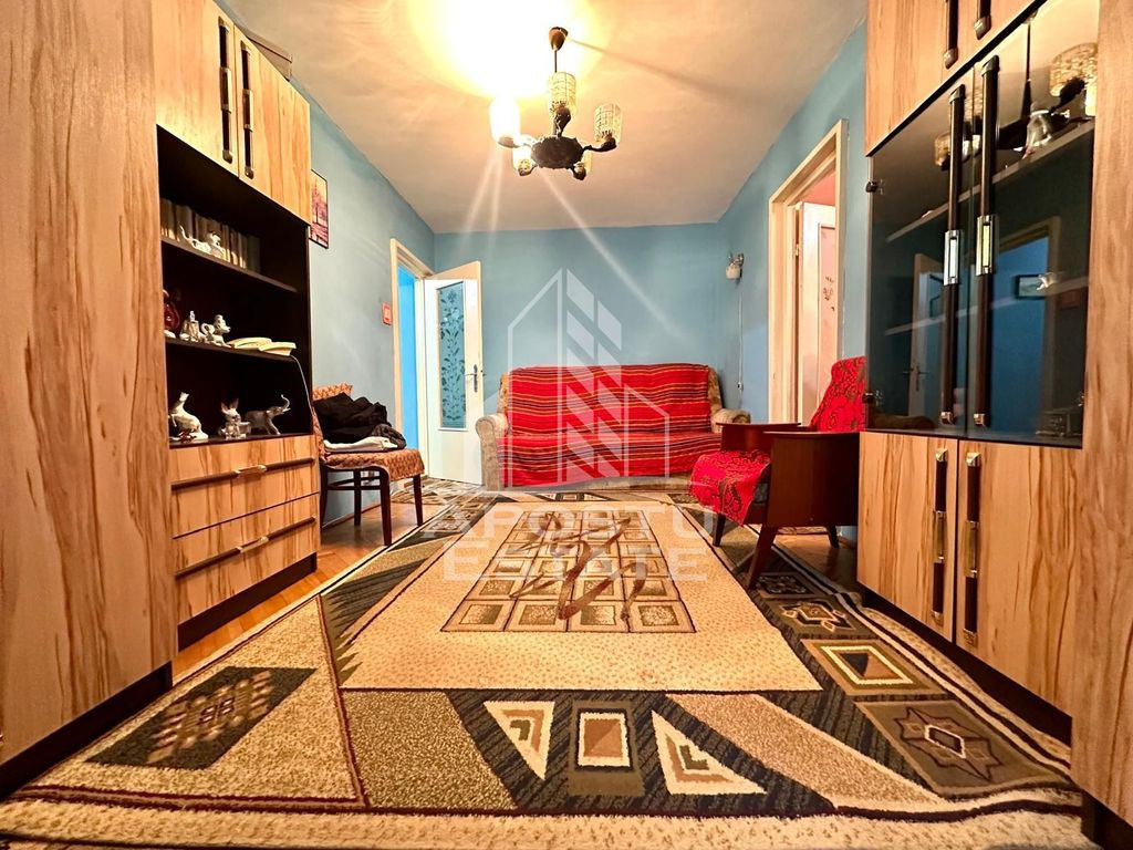 Apartament cu 2 camere, etajul 1, zona Sagului