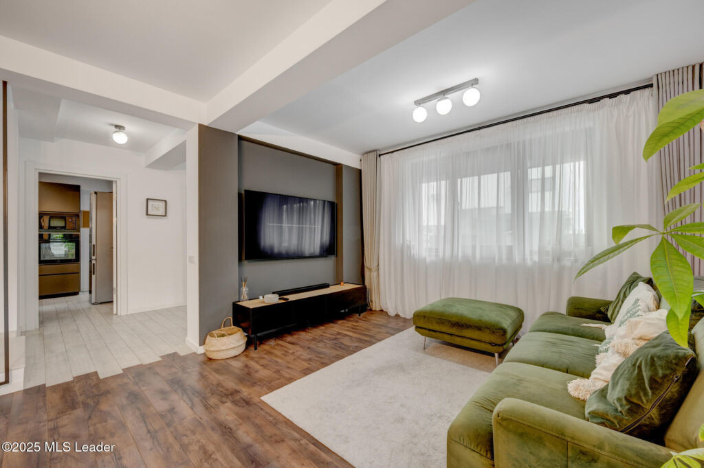 Casă modernă 4 camere,141m, curte verde, Tunari