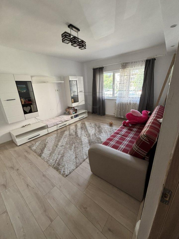 LIPOVEI - 3 CAM - DECOMANDAT - PARTER INALT - 2 BAI - CENTRA