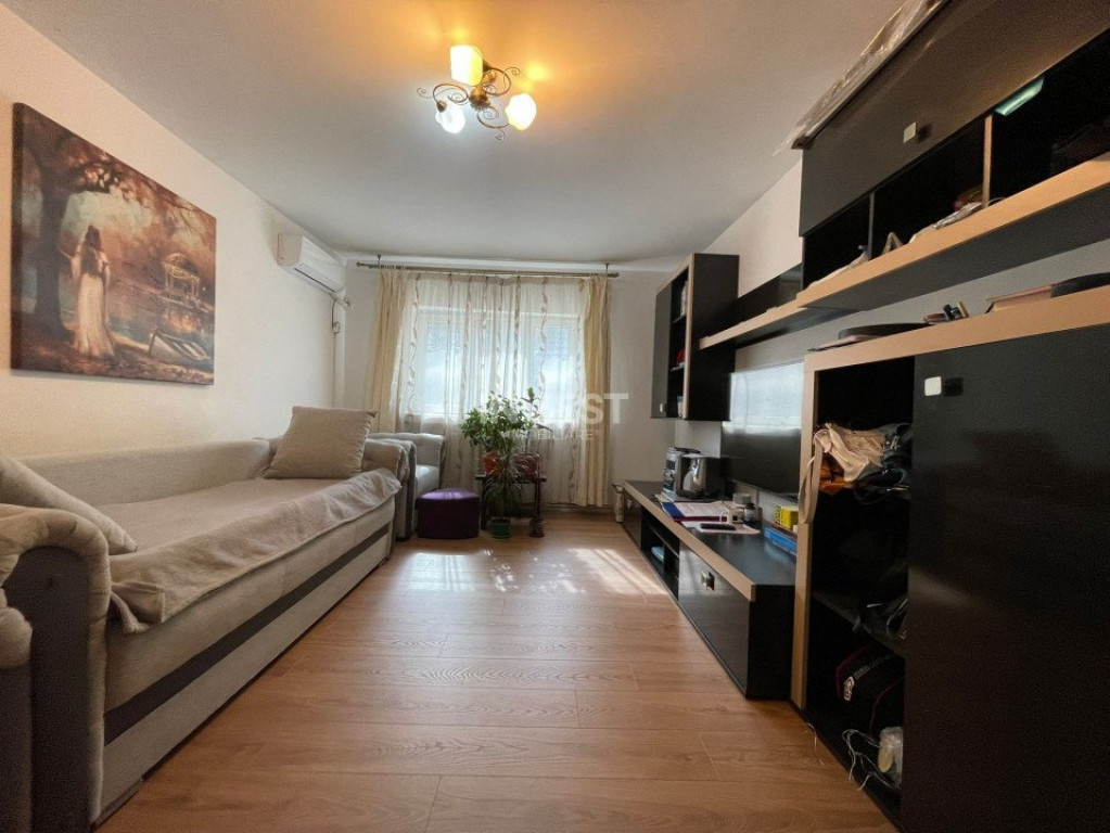 Apartament de vanzare, 3 camere, Etajul 1, zona Canta - Prof
