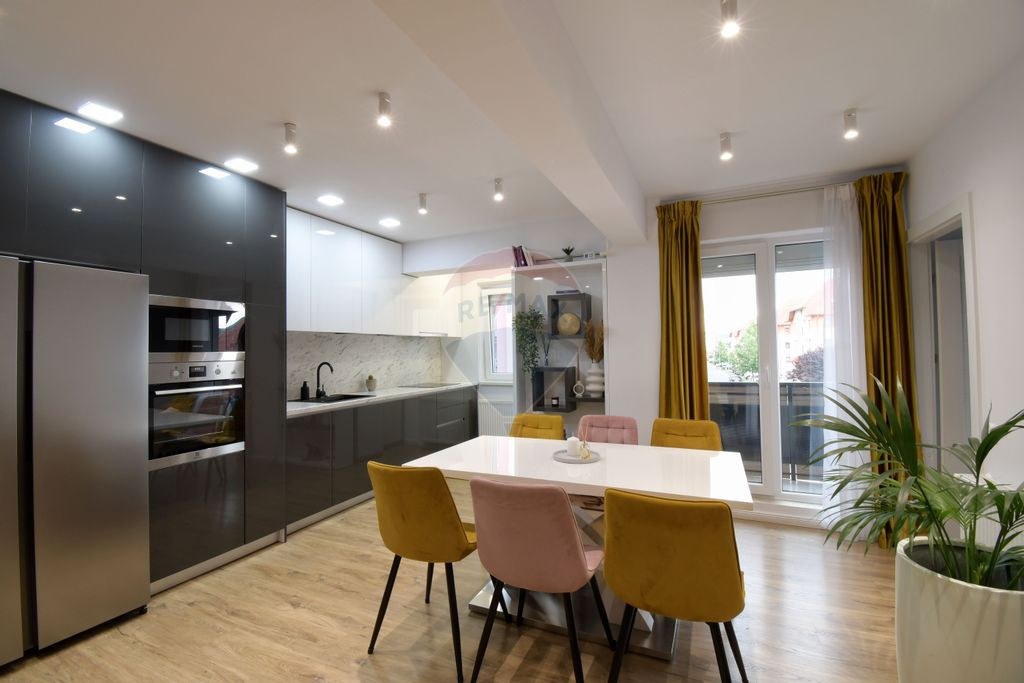 Apartament cu 4 camere de vanzare, Baciu, parcare subterana