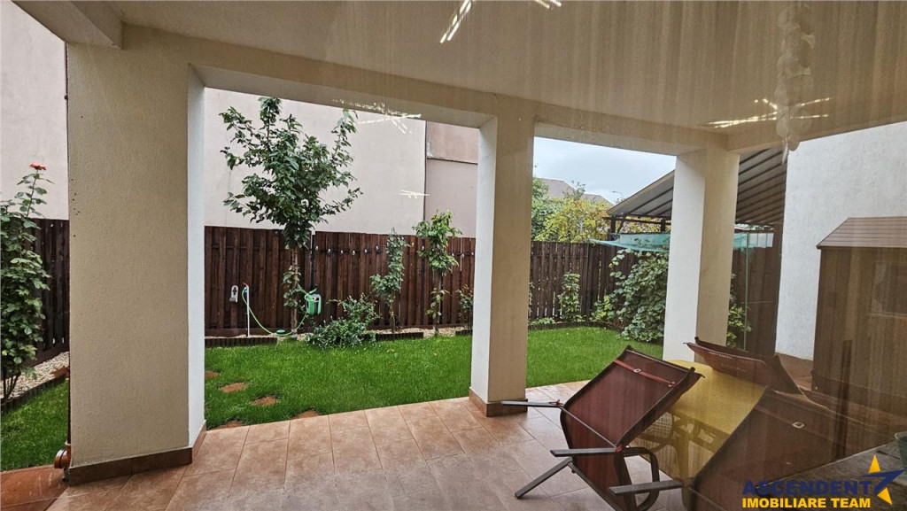 Casa eleganta, acces auto in curte, 2 terase, curti amenajat