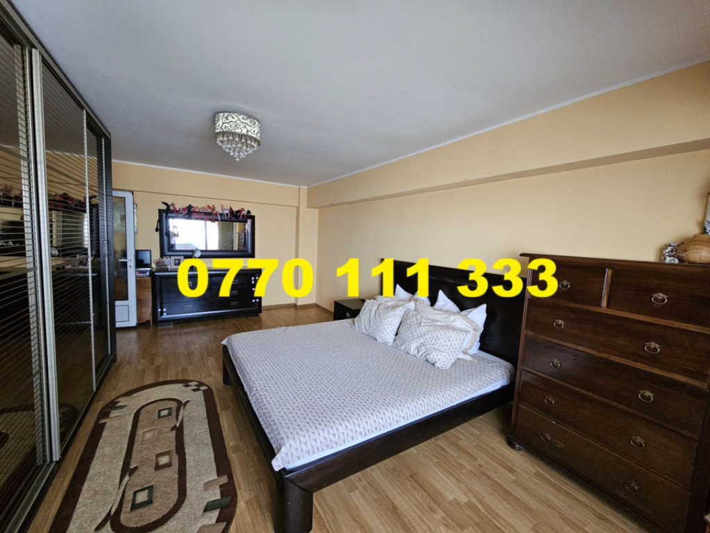 - Apartament 2 camere transformat in 3 camere, Buzaului.