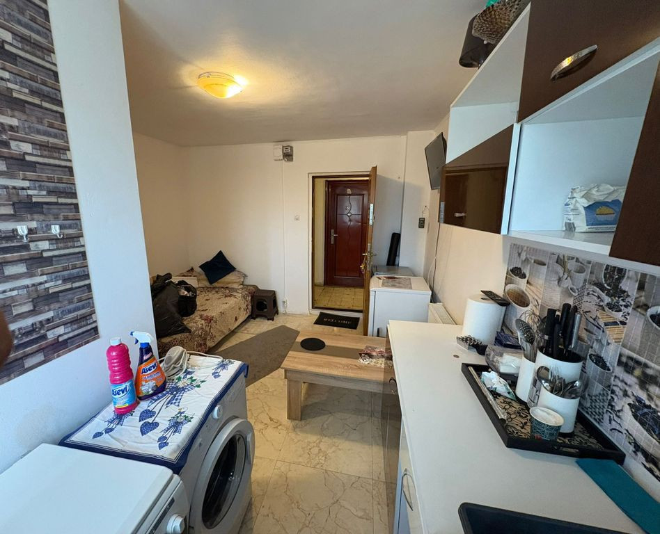 Garsoniera Ozana /metrou 1 decembrie