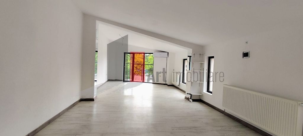 Spatiu comercial/vila cu teren de inchiriat in zona Buzesti