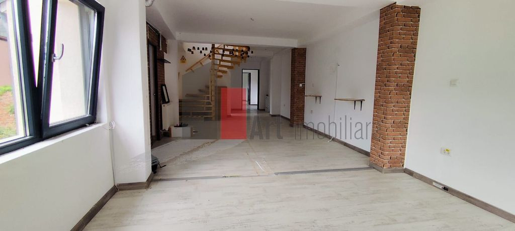 Spatiu comercial/vila cu teren de inchiriat in zona Buzesti