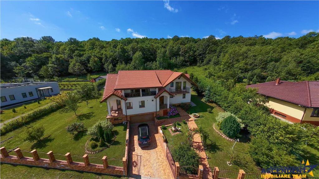 Refined ensemble, elite natural setting, 5 km from Corvin Ca