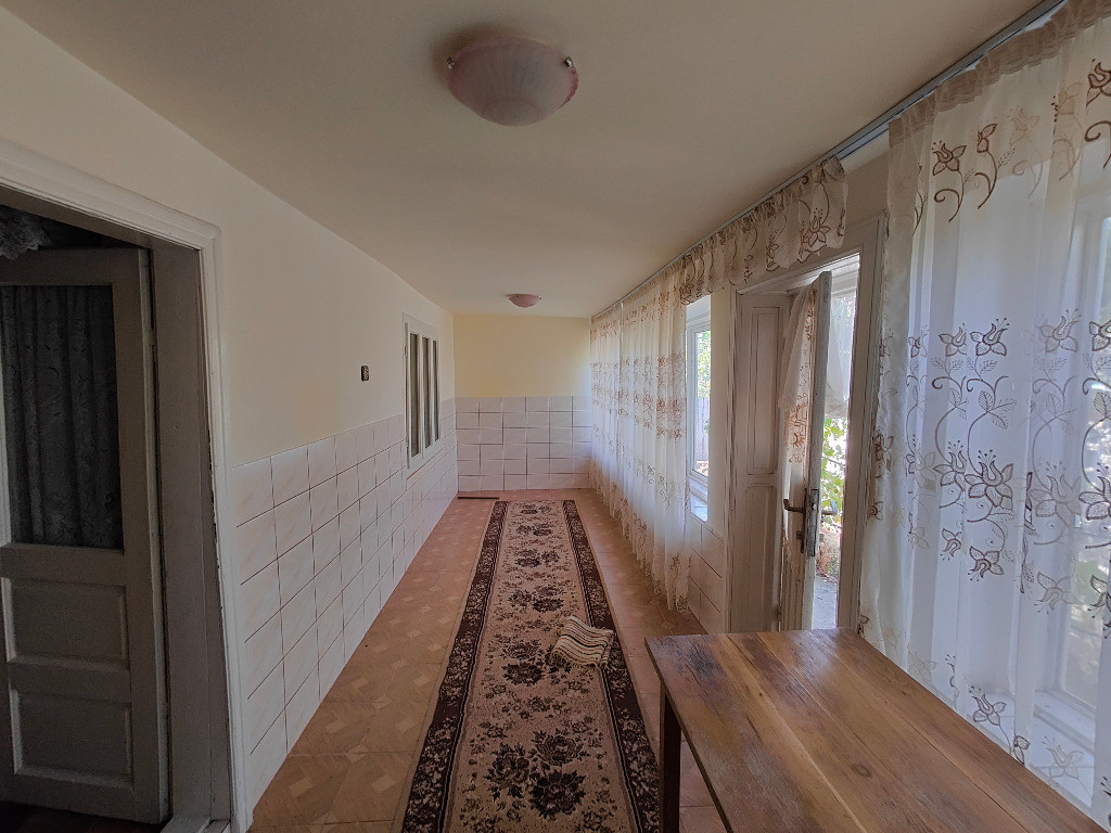 Casă bătrânească la poalele Munților Măcin