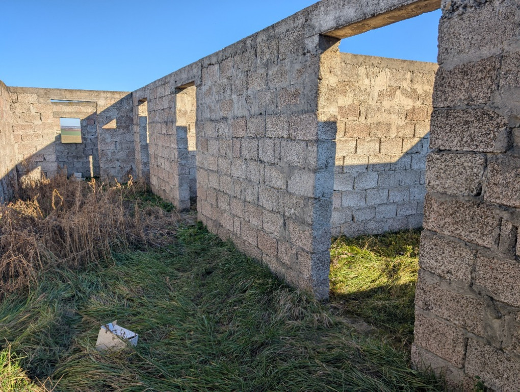 Teren 2000mp cu început de cladire Botosani la intrare in Cristești