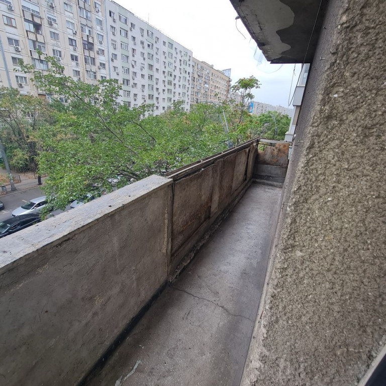 Dristor mihai bravu etaj 3 semidecomandat