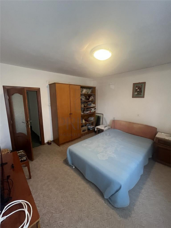 LIPOVEI - Casa/Vila - 8 cam - 4 bai - curte - toate utilitat