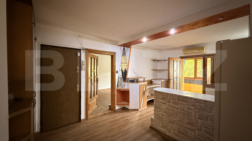 Apartament 3 camere decomandat, et. 1, 72 mp, zona 1 Mai