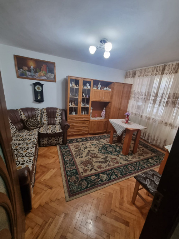 Apartament 2 camere decomandate, 52mp, etaj 1/2, in Filiasi,