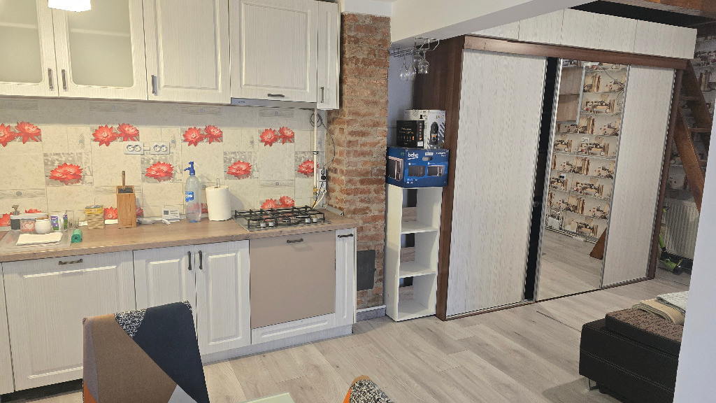 Inchiriez apartament in casa si curte in Deva, situat la etajul 1,