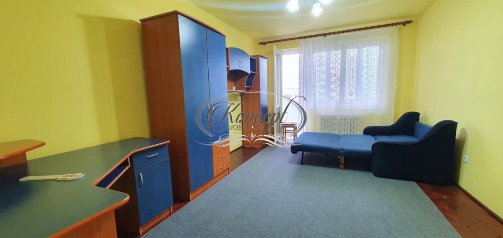 Apartament luminos cu balcon, zona Hotel Royal