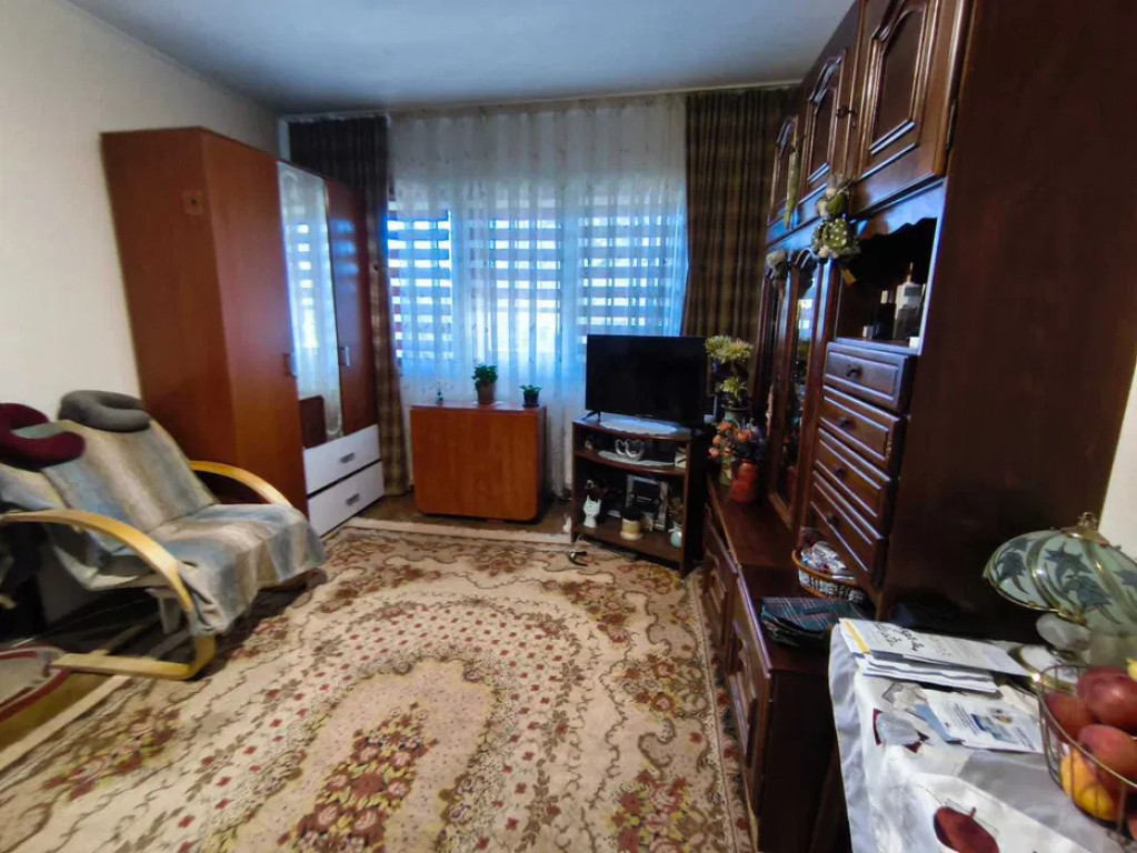 Apartament 2 camere, Podu Ros, bloc fara risc, etajul 1