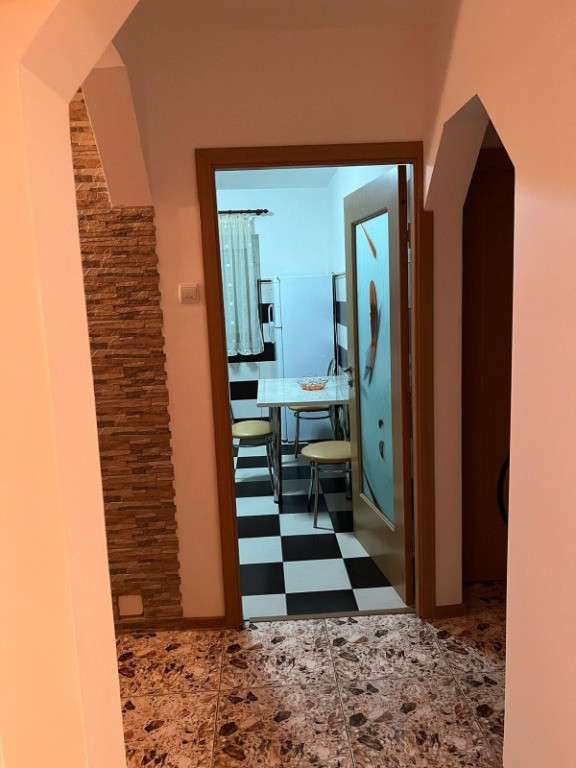 Se ofera spre inchiriere,apartament cu 2 camere Brosteni