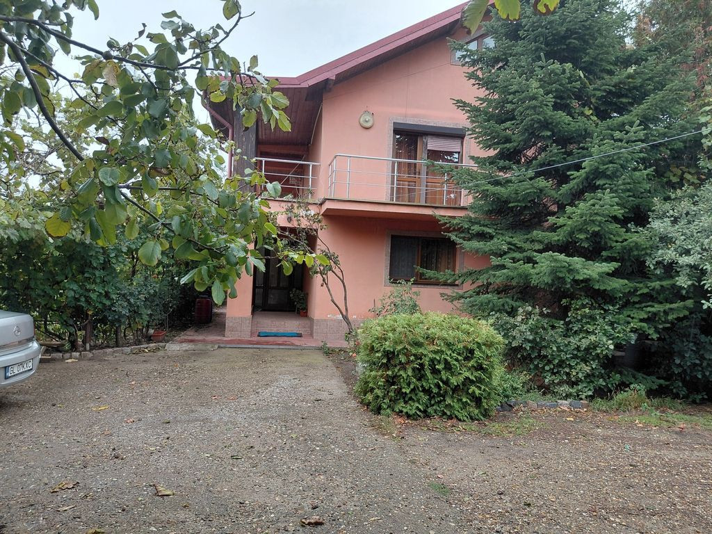 Casă Spațioasă P+1+M, 265 mp Utili, 1000 mp Teren – ...