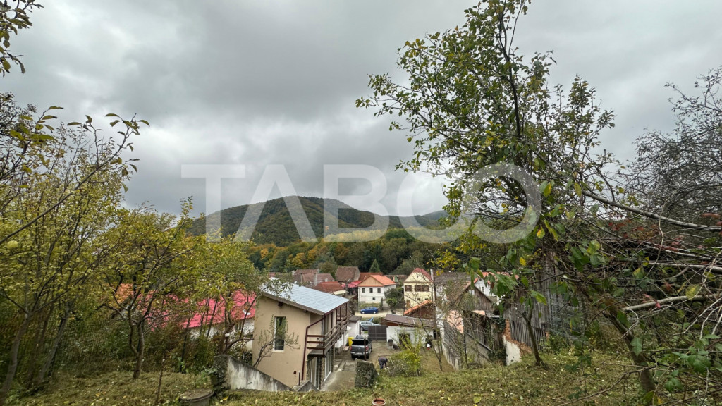 Casa individuala COMISION 0% cu 2 corpuri curte mare in Cisn